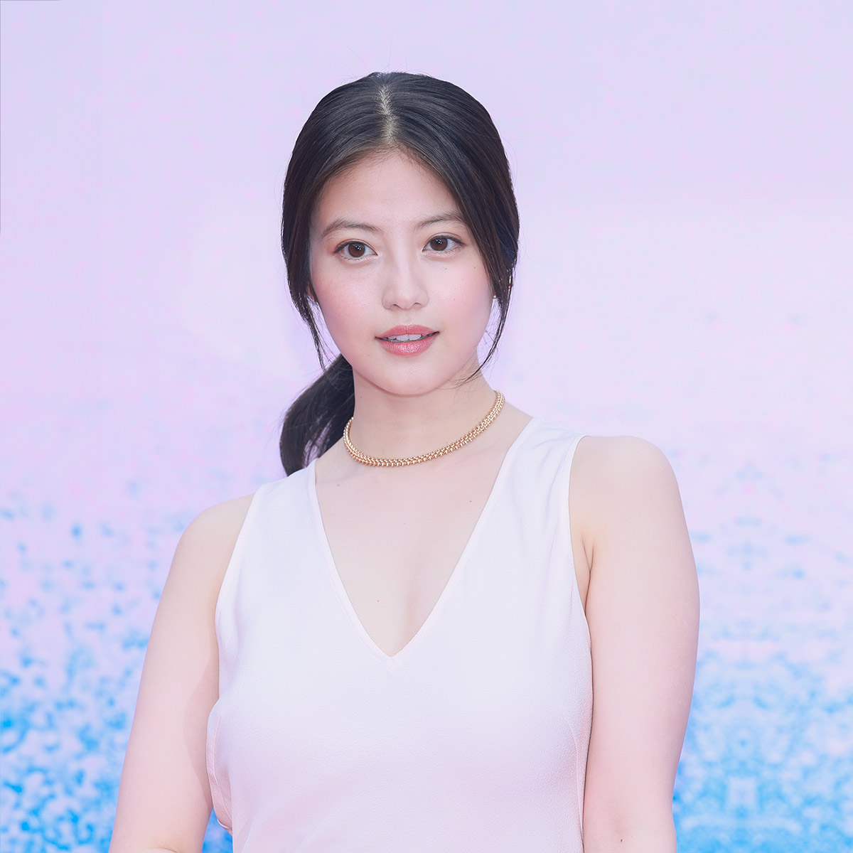 画像】今田美桜、総額1100万円超「クラッシュ ドゥ カルティエ」のジュエリーにご機嫌 1/7 - ライブドアニュース