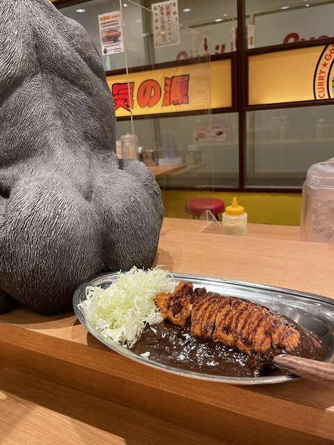 ゴーゴーカレーでまさかの場所に配膳されツッコミ「間違いなく映える」