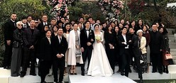 ソン ジュンギ ソン ヘギョ 結婚式の団体写真公開 皆スーパースター ライブドアニュース