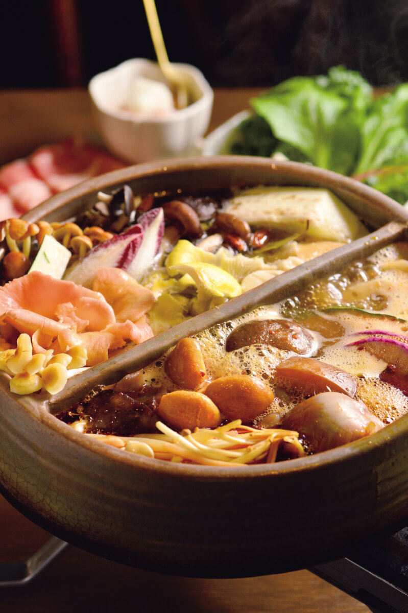 旨み凝縮のブラックスープに悶絶 きのこ×中華のお店を厳選