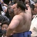 力士熱戦も 観客マナー違反発生