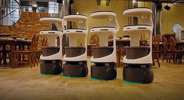 配膳・運搬ロボット「Servi」最大5台の同時稼働が可能に ソフトバンクロボティクスがその他機能アップデートを発表