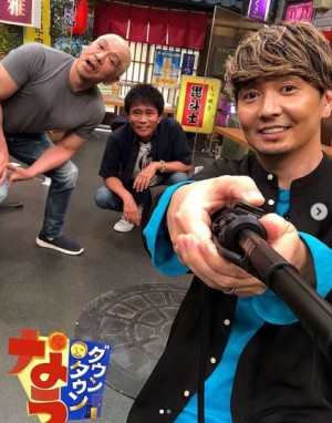 SHOCK EYEにとっては大好きなダウンタウンがパワースポットだと記念撮影(画像は『SHOCK EYE 2020年6月12日付Instagram「大好きなダウンタウンさん、坂上忍さんと、とても素敵なサマーウイカさん、楽しい時間ありがとうございました」』のスクリーンショット)