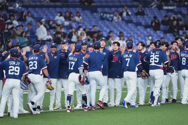 オリックスと対戦した韓国代表【写真：小林靖】