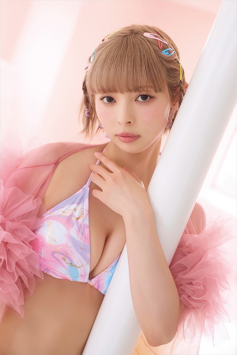 最上もがさん写真 最上もがさんが初の撮り下ろしグラビアを披露！「週刊FLASH」2月24日号