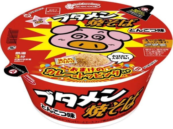 定番駄菓子「ブタメン」がカップ焼そばに！カレー味トッピングで味変も