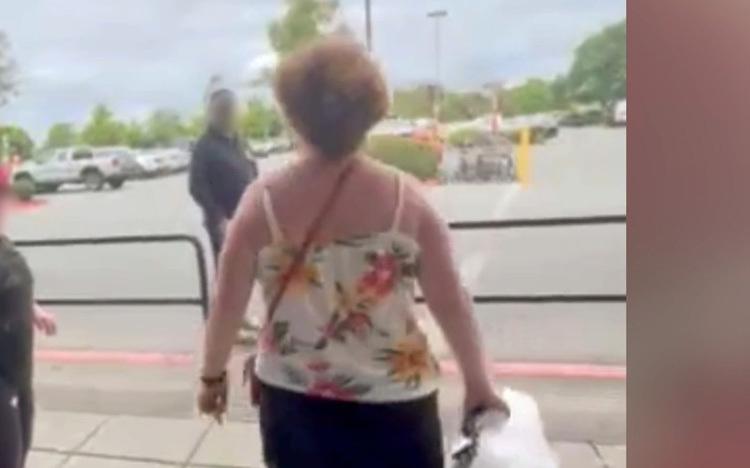 
             【激ヤバ！隣人トラブル】警察官が駆け付けると叫び声を上げるタンクトップ姿の女…いったい何が！？ 
          