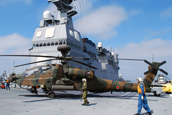 戦闘ヘリは本当にもう不要なのか 陸自「アパッチ」廃止でドローン