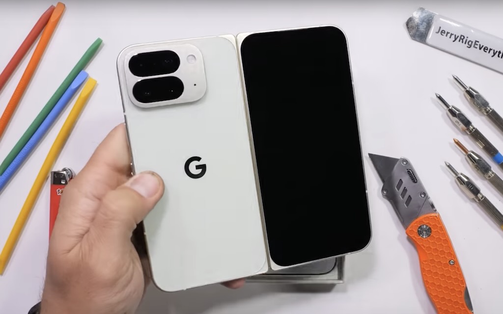 Googleの最新折りたたみスマホが異例の事態 極端な曲げ伸ばしテスト中に