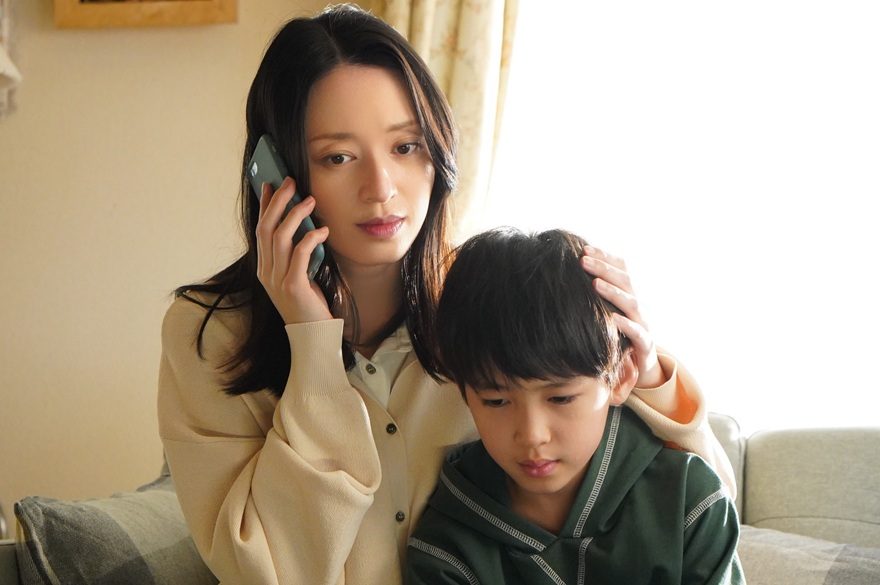 ドラマ『ボーダレス』栗山千明が“殺人犯の妻”を熱演!赤瀬(井ノ原快彦)の妻役で水野美紀も登場