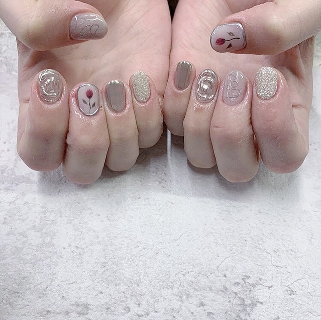 ネイリストに聞いた 一足先に春を意識するなら フラワー柄 で旬な手元に Peachy ライブドアニュース