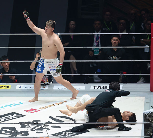 ヒョードル本人着用パーカー世界限定1着RIZIN