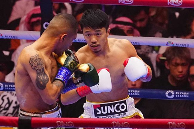 セバスチャン・エルナンデスと対戦した中谷潤人（右）【写真：荒川祐史】