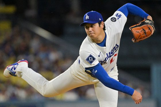 フィリーズ戦で力投するドジャース・大谷翔平【写真:ロイター】