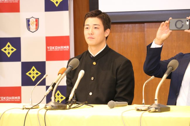 ロッテから3位指名を受けた横浜高・奥村頼人【写真：戸田湧大】