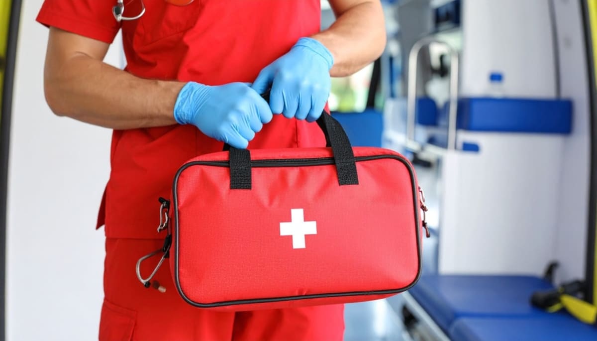 同じ消防署に勤務する消防士と救急救命士 給与や年収に違いが