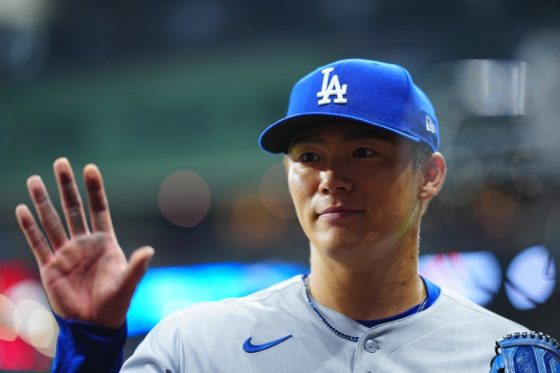ブルワーズ戦で力投したドジャース・山本由伸【写真:荒川祐史】