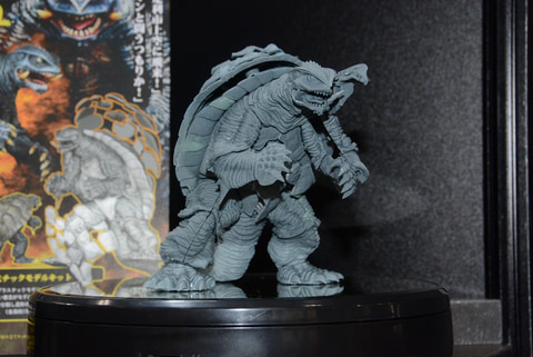 プラモデルならではの表現を！ エクスプラスの「ガメラ」シリーズ