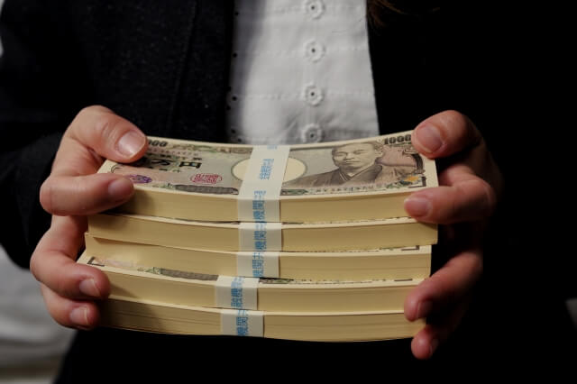 首相から贈られたカタログギフト、返す議員はいなかったのか…疑問