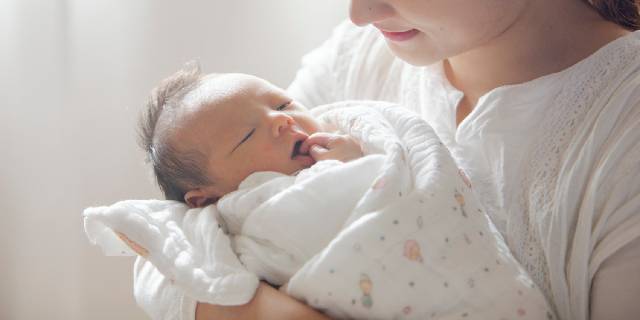 保険適用化は、産科医療機関の持続性にも関わる問題だ（YUMIK / PIXTA）