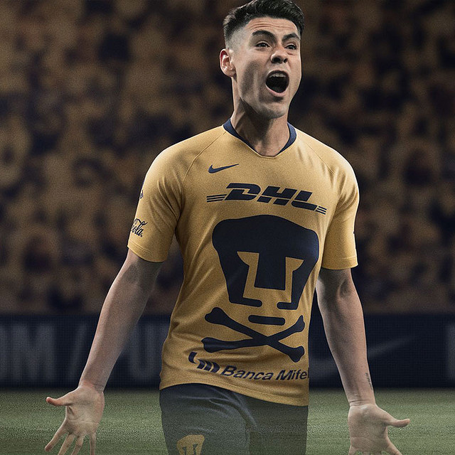 メキシコのプーマス、「死者の日」を祝う“髑髏と骨”のユニフォームを