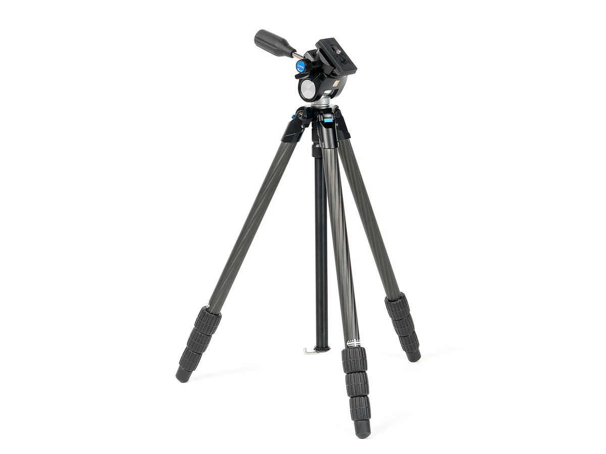 野鳥の動きを素早く捉える スリック独自のフリーターン雲台搭載三脚