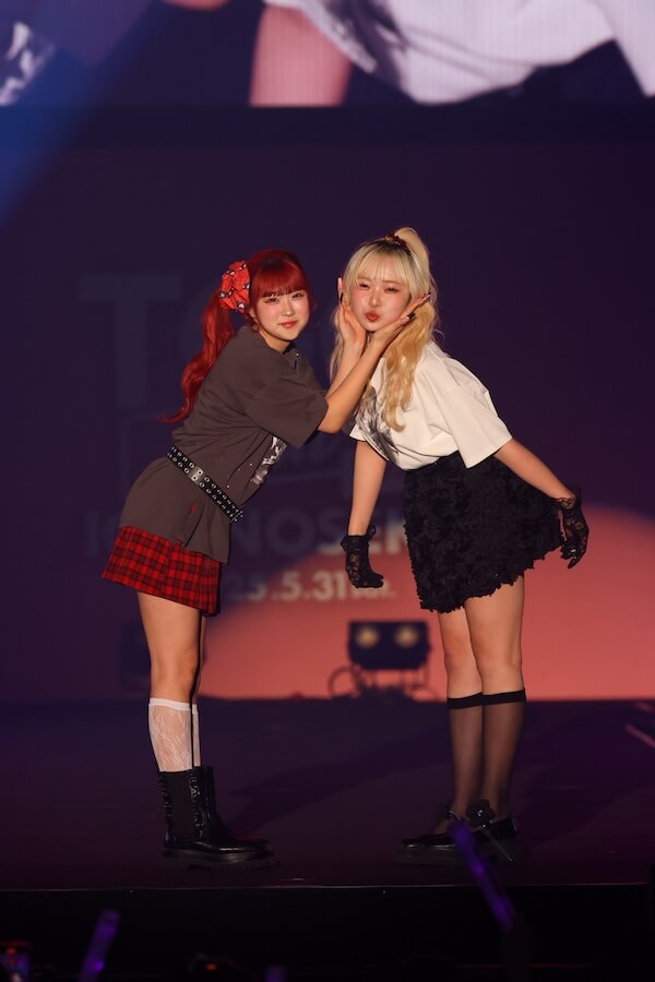 一生友子、手つなぎのペアウォーク！キュートなファンサを連発