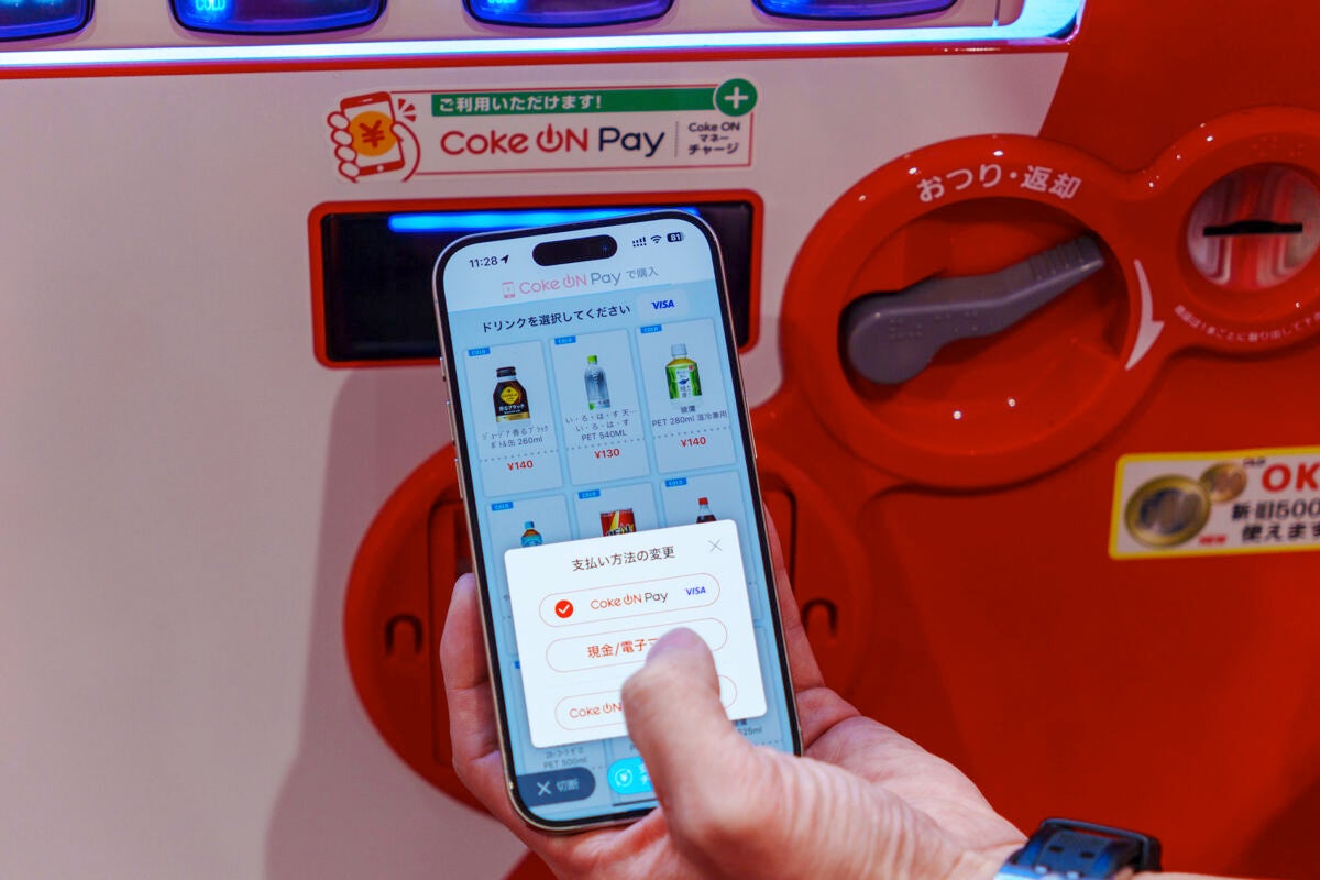 コカ・コーラの自販機に「現金チャージ」「おつりチャージ」できる新機能! 「すべての人に一番身近なキャッシュレスサービスを」 - ライブドアニュース