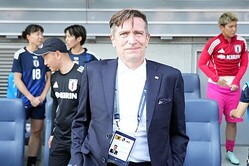 Nielsen, led by Nadeshiko, said, 