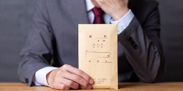 激務・多忙な管理職の給料が低いとわかれば、出世への意欲は薄れてしまう（freeangle／PIXTA）