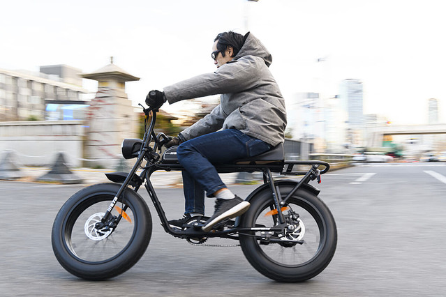 見た目は完全にバイク、でも正体は電アシ! クールすぎるSUPER73「SG1