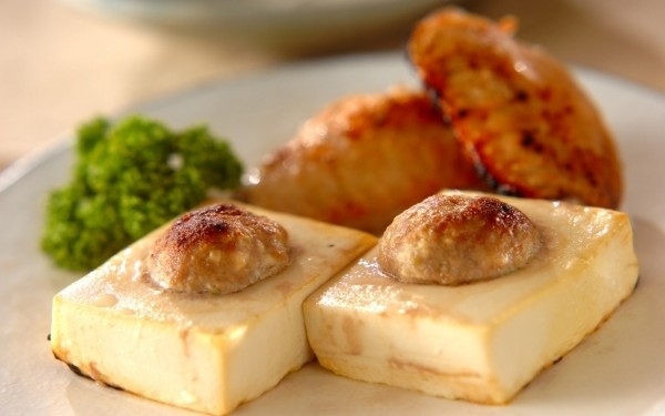 豆腐がここまで化ける!?「豆腐」の新感覚レシピ 〜焼く・混ぜる・漬けるなどのひと工夫で激変