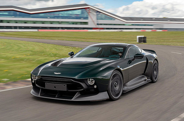 6億円のオーダーメイド】アストン マーティン・ヴィクターへ試乗 848ps