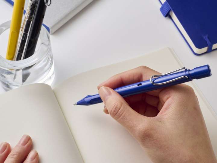 “三菱鉛筆ラミー”第2弾は「ラミーサファリ×クルトガ」。人気の高級シャープペン市場に話題の新人登場です