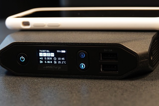 オススメ】Omnicharge PCも充電できる最強のモバイルバッテリー