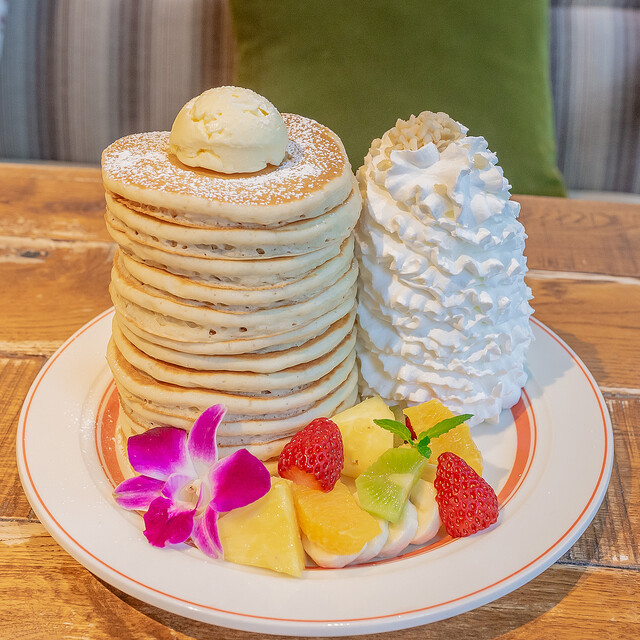 【実食レポ】圧巻の13枚重ねパンケーキ！Eggs ’n Things「13 Stack Pancakes!」 ライブドアニュース