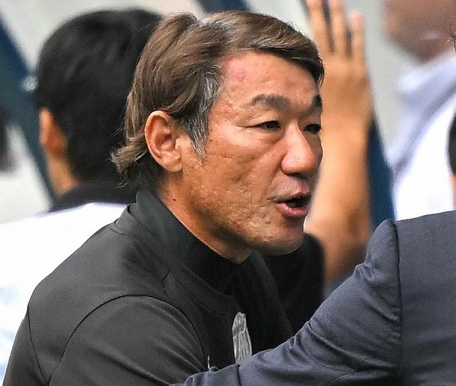 大分通算８年目に突入していた片野坂監督。写真：金子拓弥（サッカーダイジェスト写真部）