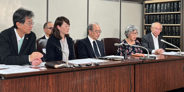 会見を開いた関係者ら（11月4日 都内／弁護士JPニュース編集部）