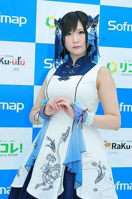 コスプレイヤーすみれおじさん「きつねになれるなら喜んで」グラビア