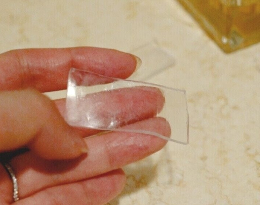 粘着ゲルテープ、使い方を知らないと損してる!【ライフハック】即まねできる活用テク3選【ママリ】