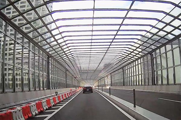 最高速度が引き上げられた環二通り。マンション街を遮音壁つきの高架橋で貫く(ドライブレコーダー)