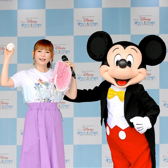 ミッキーマウスと中川翔子さんが登場 千葉ロッテマリーンズvs埼玉西武ライオンズ ディズニー オン アイス スペシャルデー ライブドアニュース