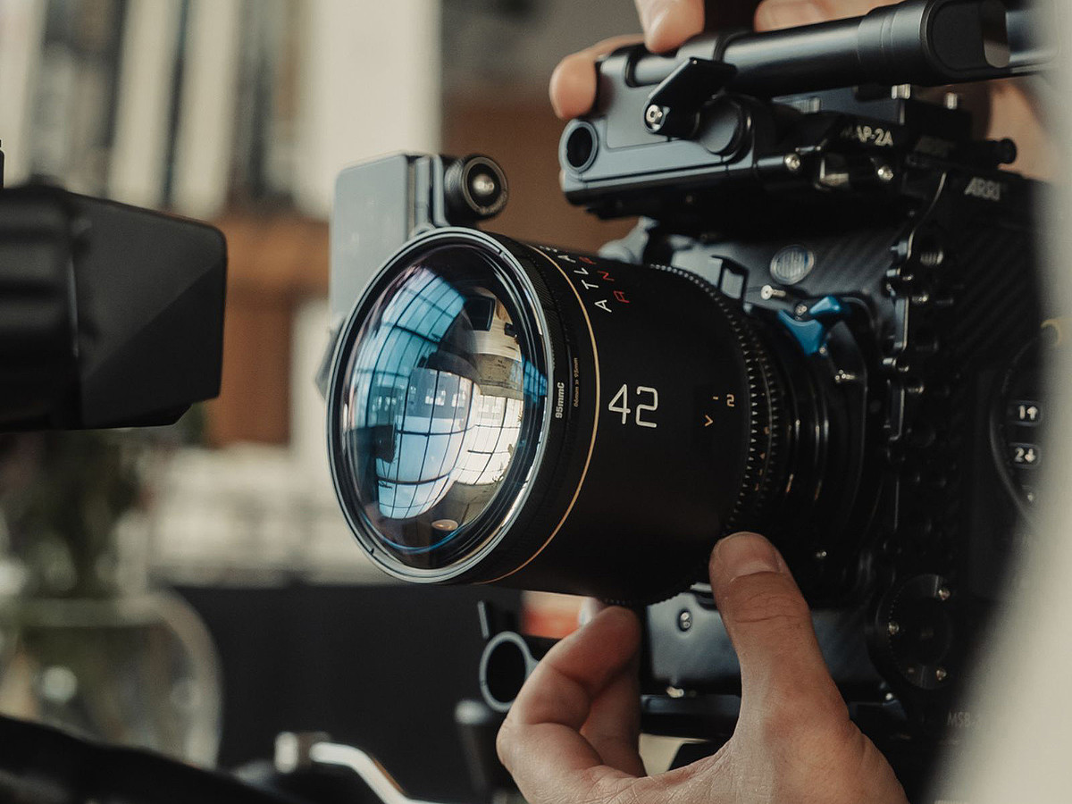 交換レンズの最短撮影距離を短くするフィルター 予約を12月3日に開始