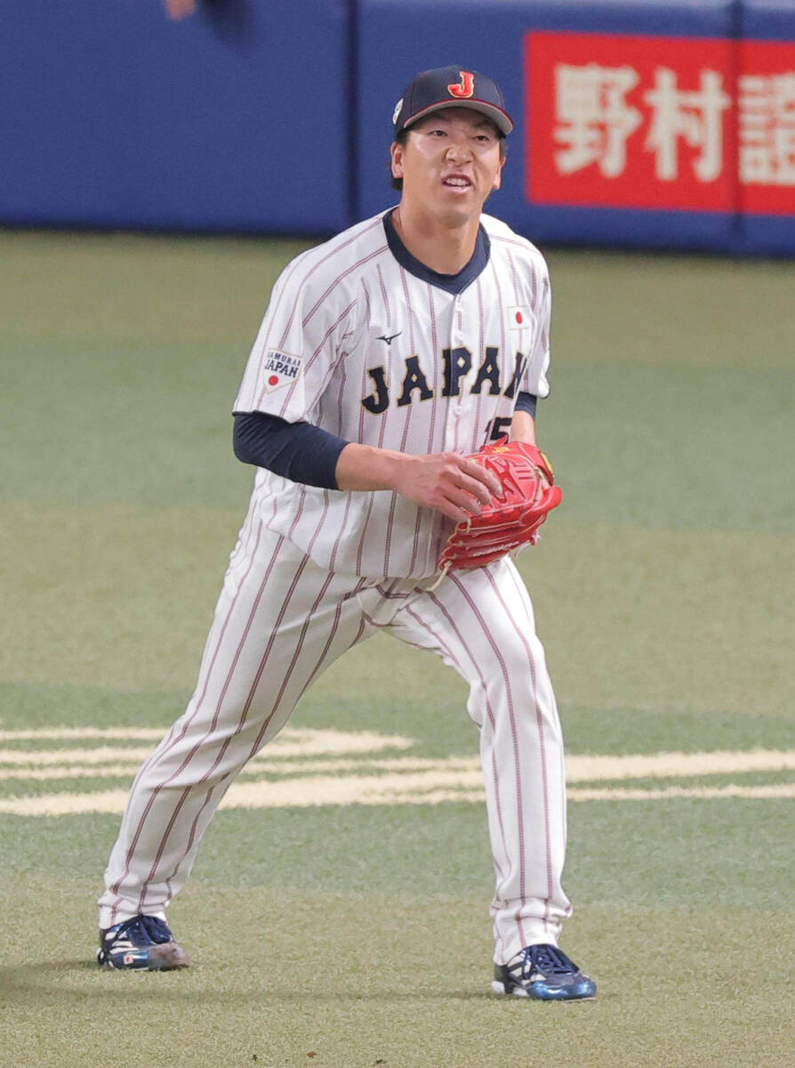 ９回２死一塁、ブライト健太に左前安打を打たれた後、右脚を伸ばす大勢（カメラ・上村　尚平）