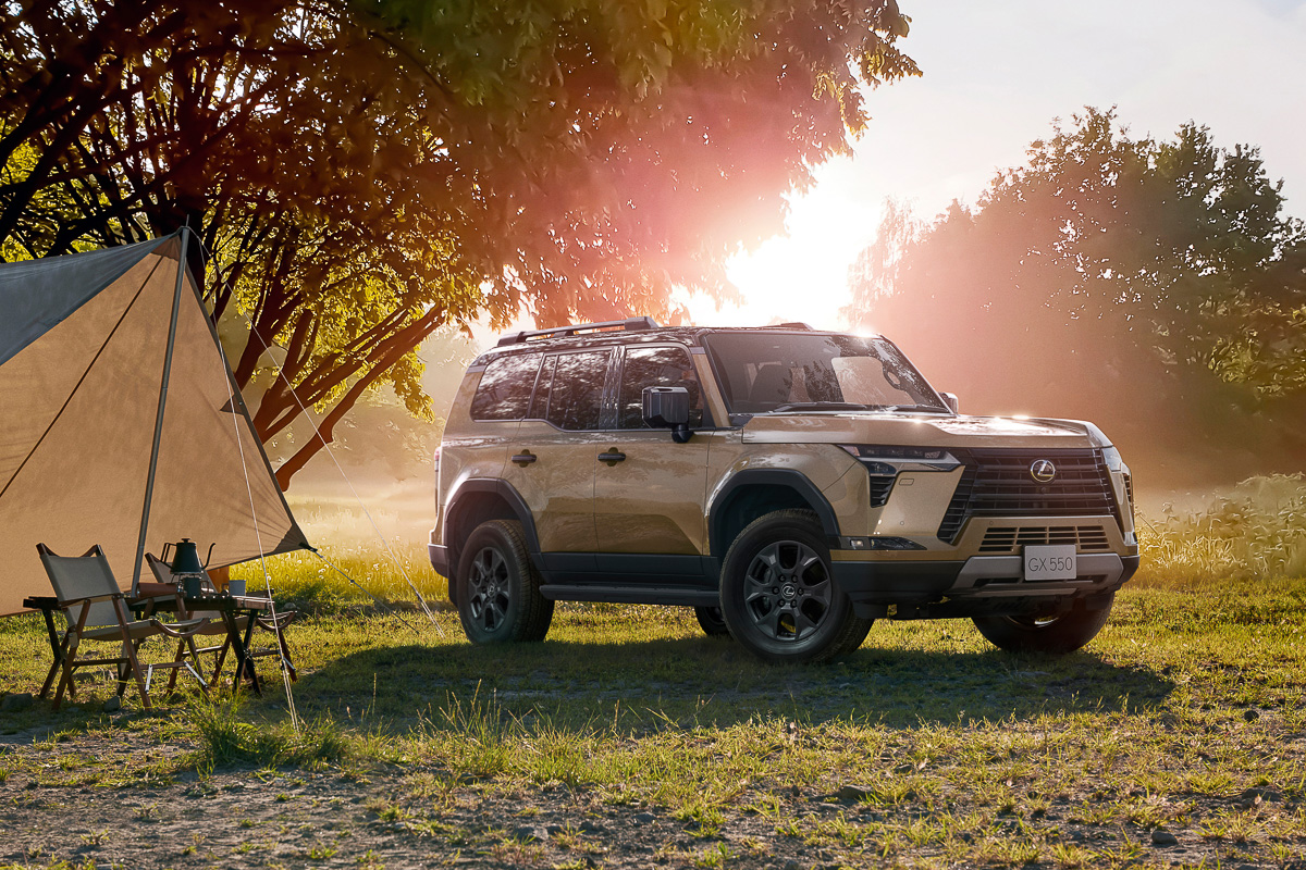 取引決定キャンプなどの荷物を車の上に 取引決定キャンプなどの荷物を車の上に