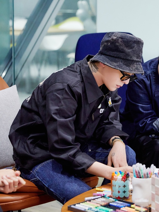 世界的人気アーティストG-DRAGONが愛猫をキャラ化！「ZO&FRIENDS」の初