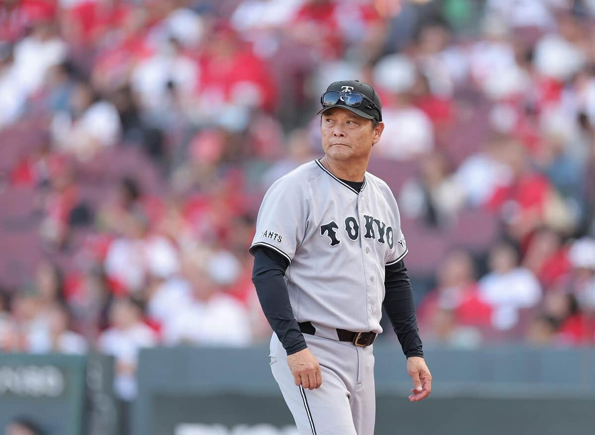 巨人・橋上秀樹監督代行(写真:スポーツ報知/アフロ)