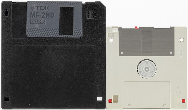 シャープのポケコンで採用された2.5インチFD「ポケットディスク