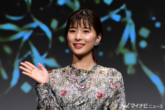 北川景子 細ウエスト際立つドレス姿 髪型の変化も ずっと切りたかった ライブドアニュース