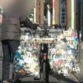 空き缶拾いで生活する男性に危機